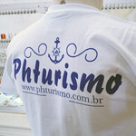 camiseta básica c/ site em serigrafia nas costas